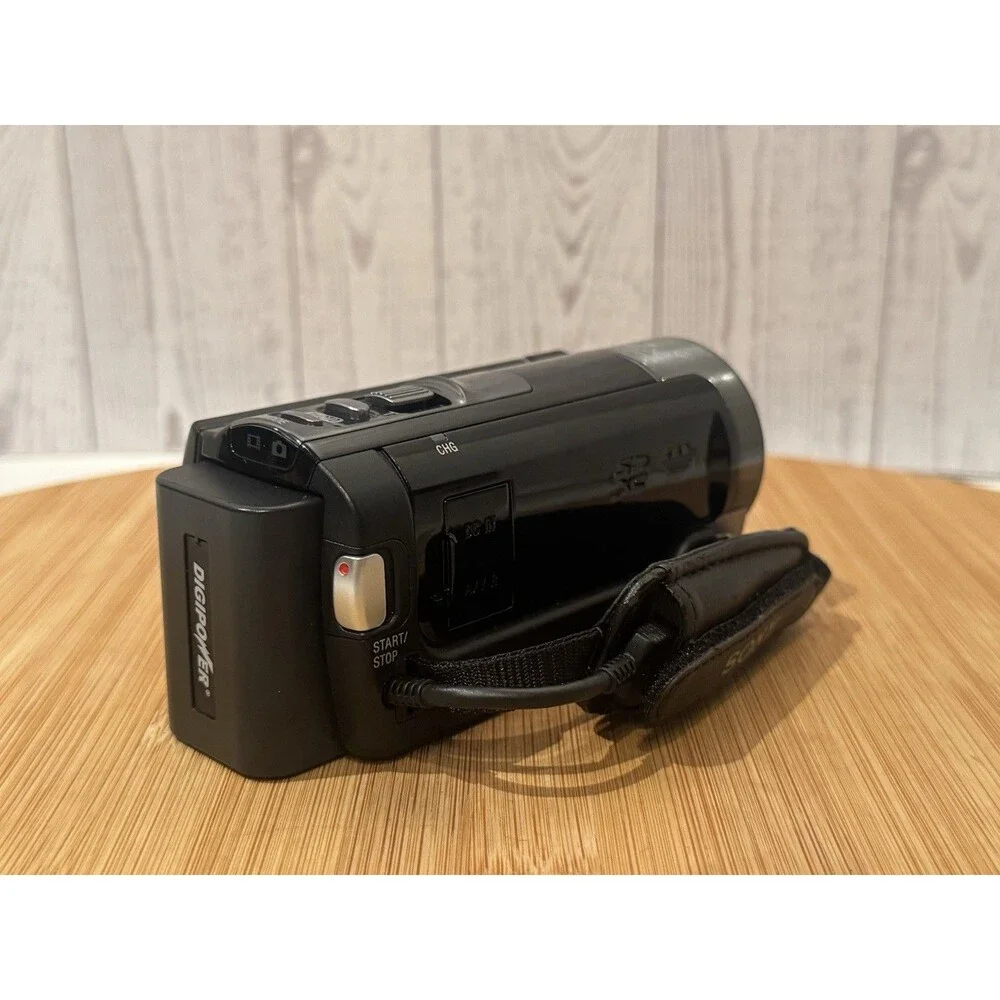 Sony HDR-CX130 Handycam HD Camcorder Black Bundle W Adapter Etc. Working ￼